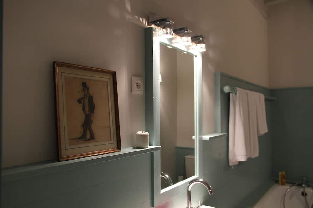 Photo of Bathroom in Saint-Fargeau
