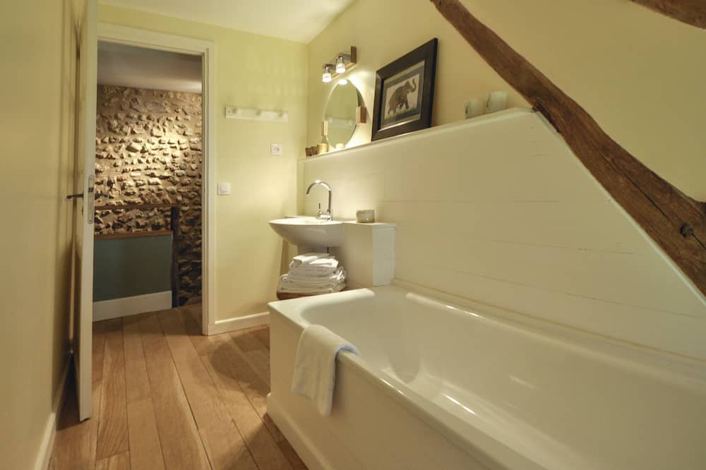 Photo of Bathroom in Saint-Fargeau