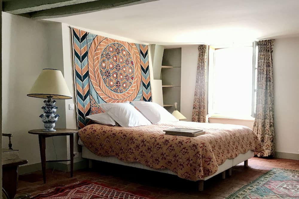 Photo of Bedroom in Saint-Fargeau