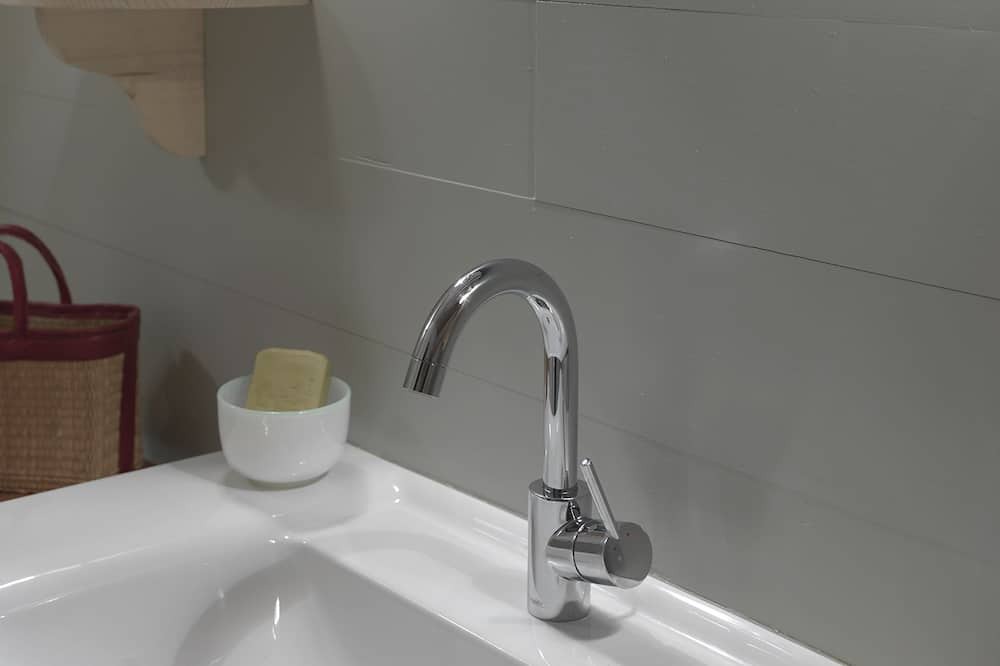 Photo of Bathroom in Saint-Fargeau