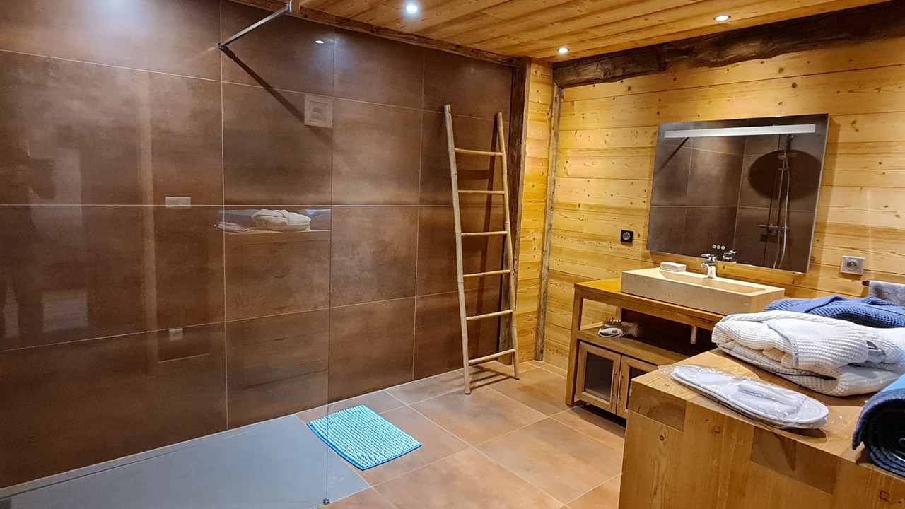 Photo of Others in Larnod