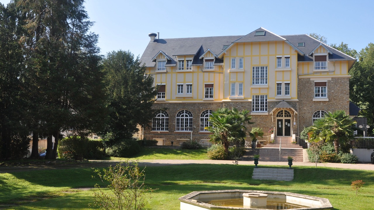 Photo of Buildings in Orgeval