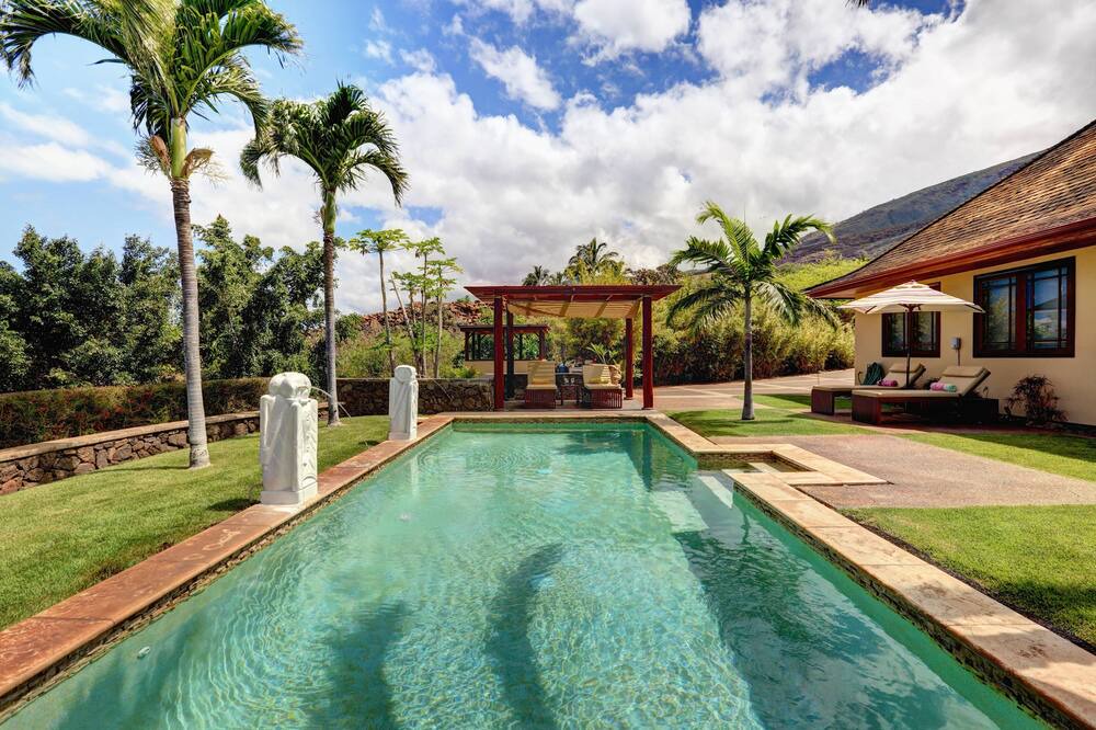 Photo of Outdoor in Historic Lahaina Front Street