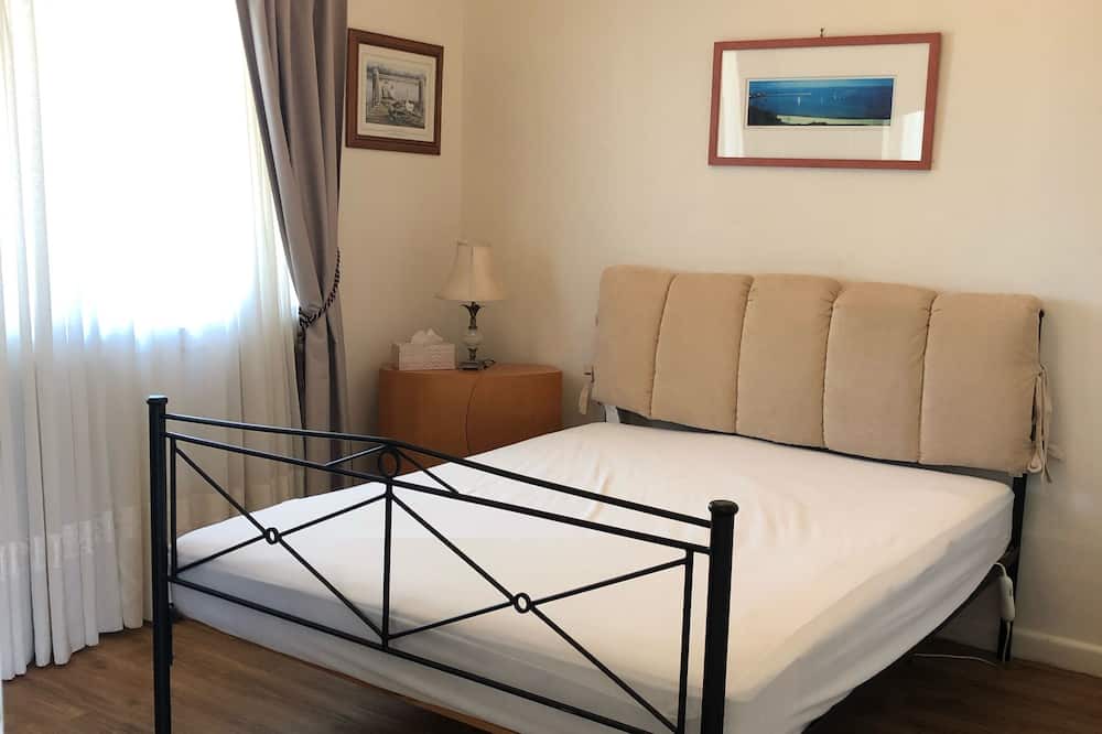 Photo of Bedroom in Golden Beach