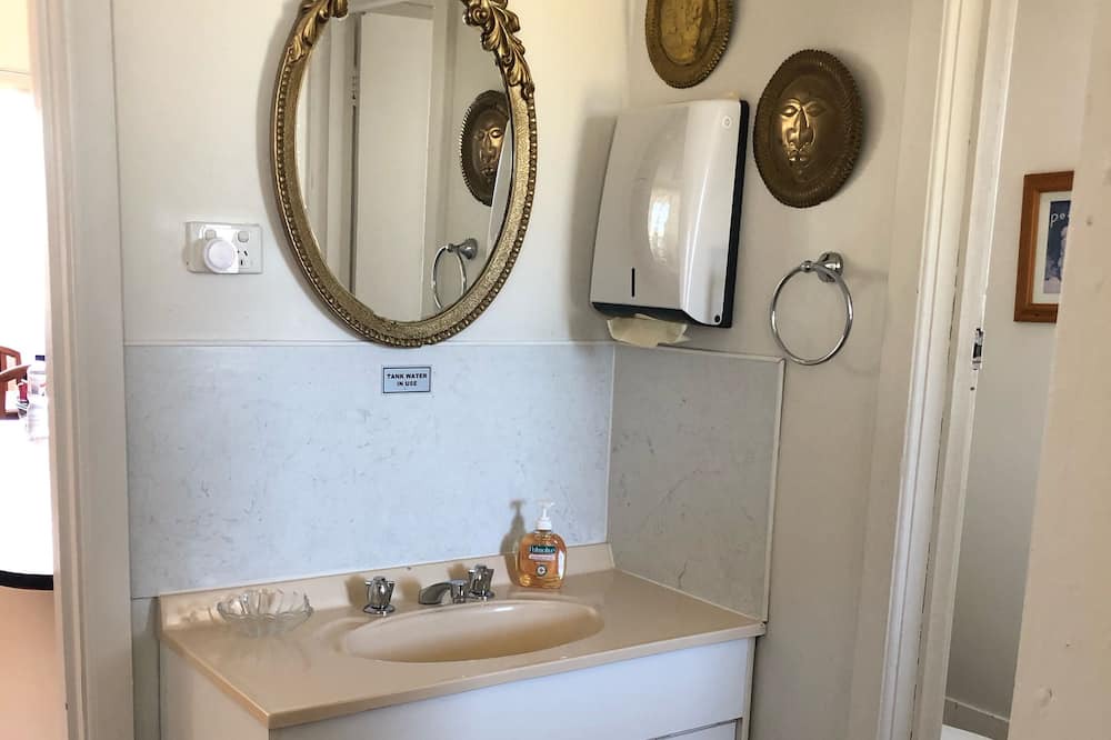 Photo of Bathroom in Golden Beach