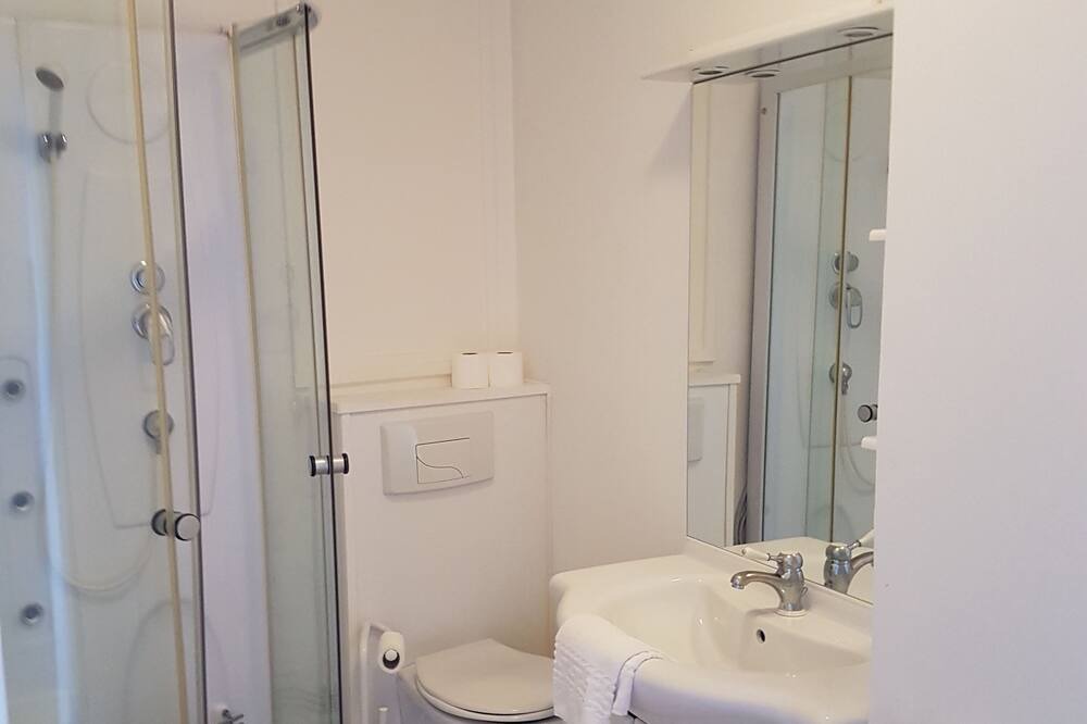 Photo of Bathroom in Sainte-Foy-la-Grande