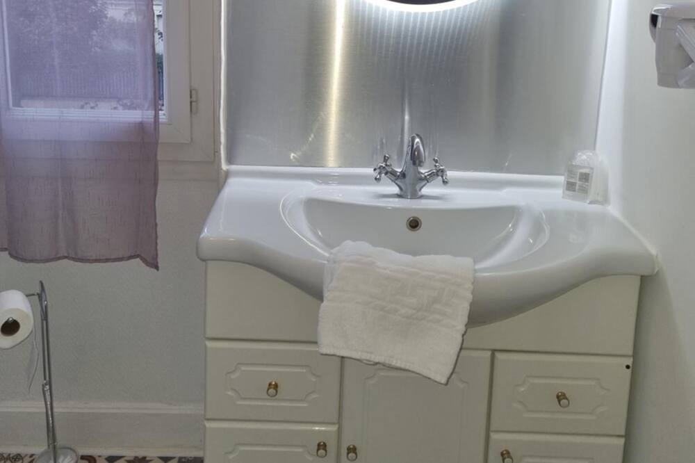 Photo of Bathroom in Sainte-Foy-la-Grande