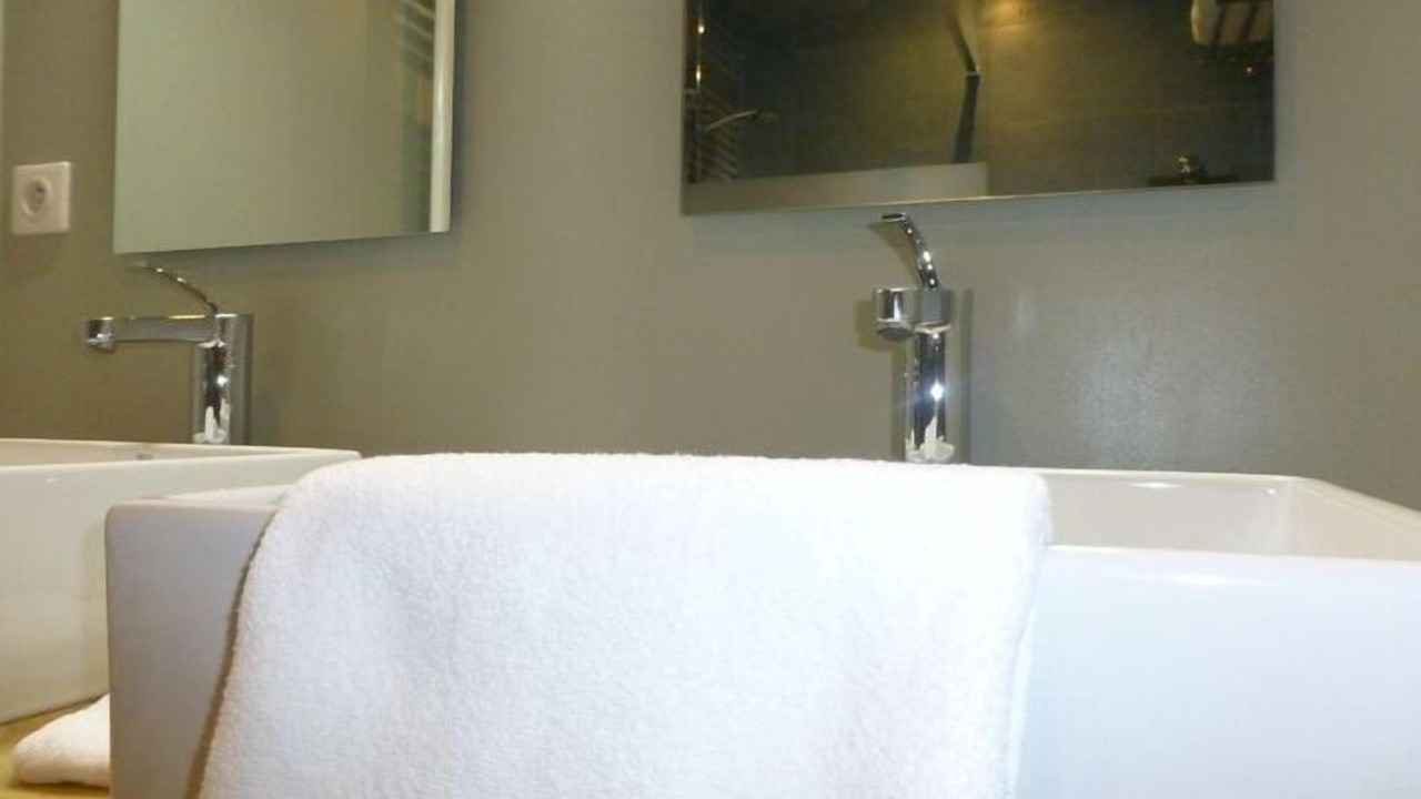 Photo of Bathroom in Courset