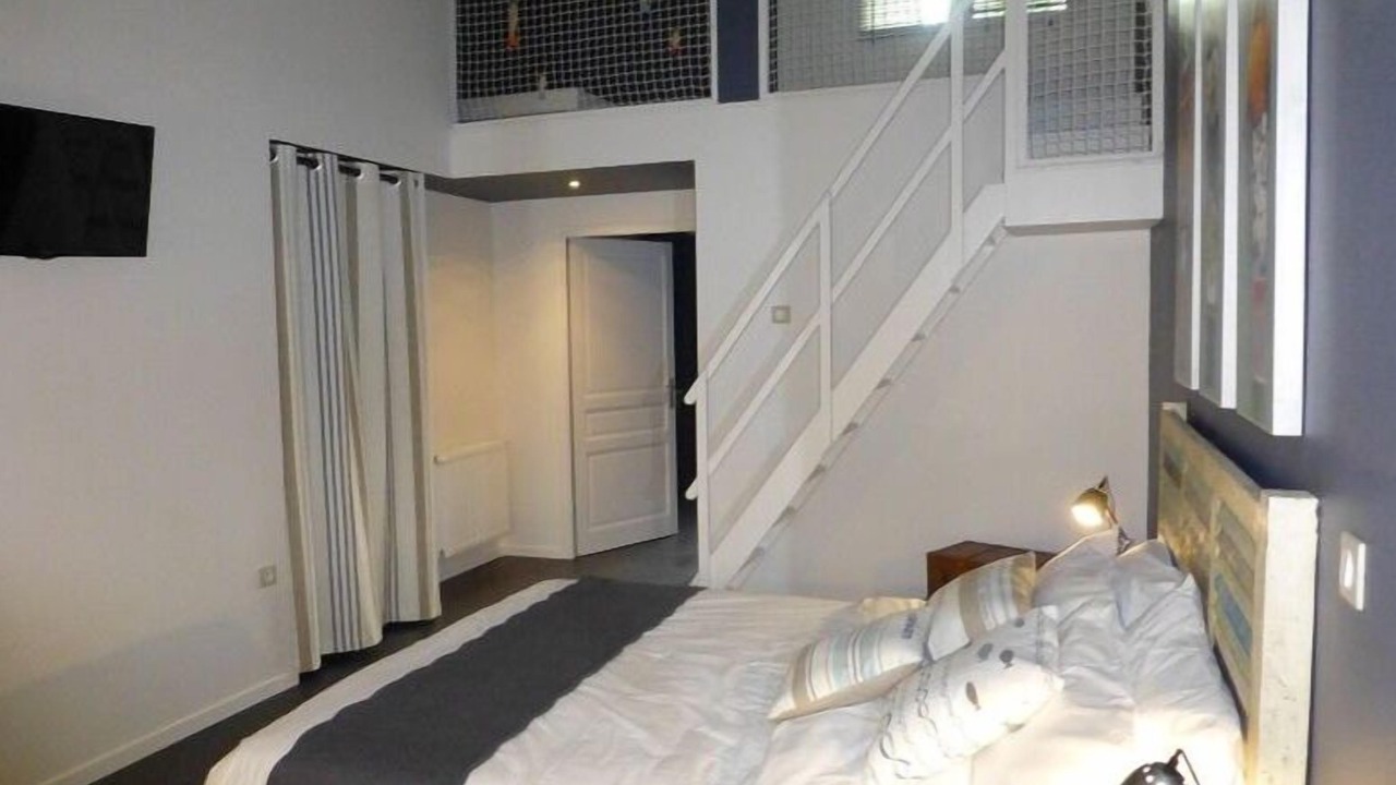 Photo of Bedroom in Courset