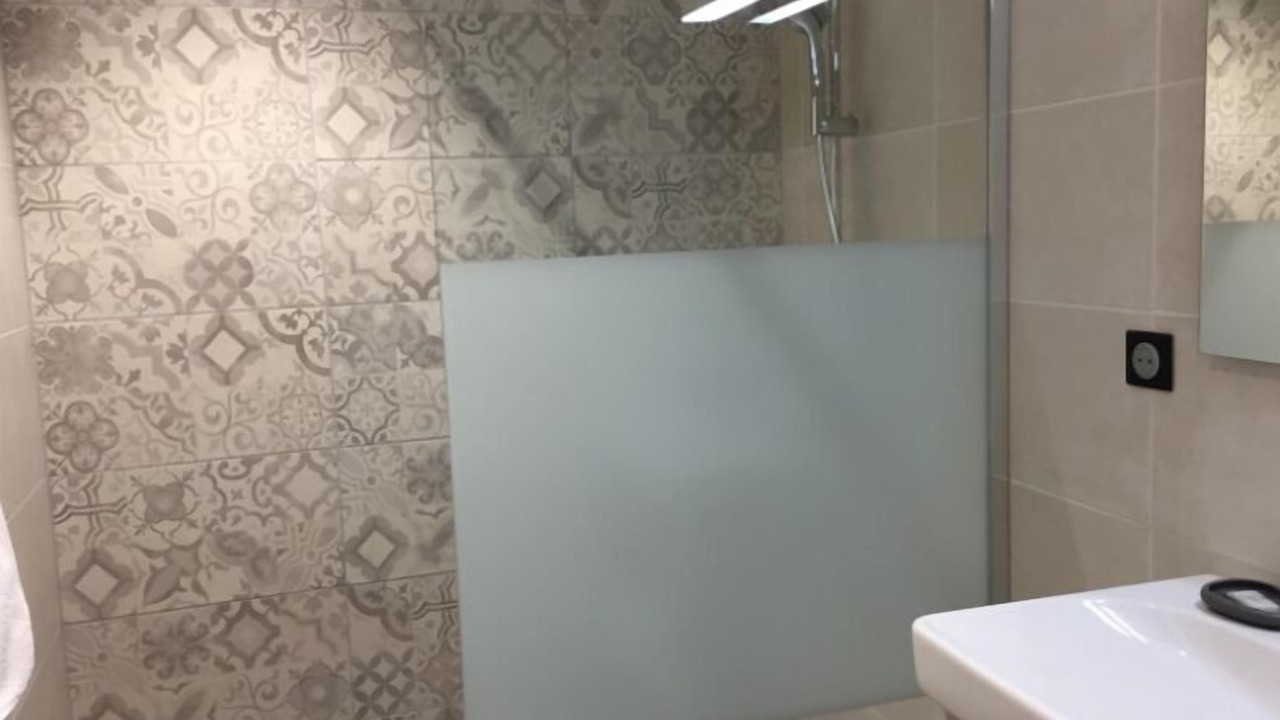 Photo of Bathroom in Courset