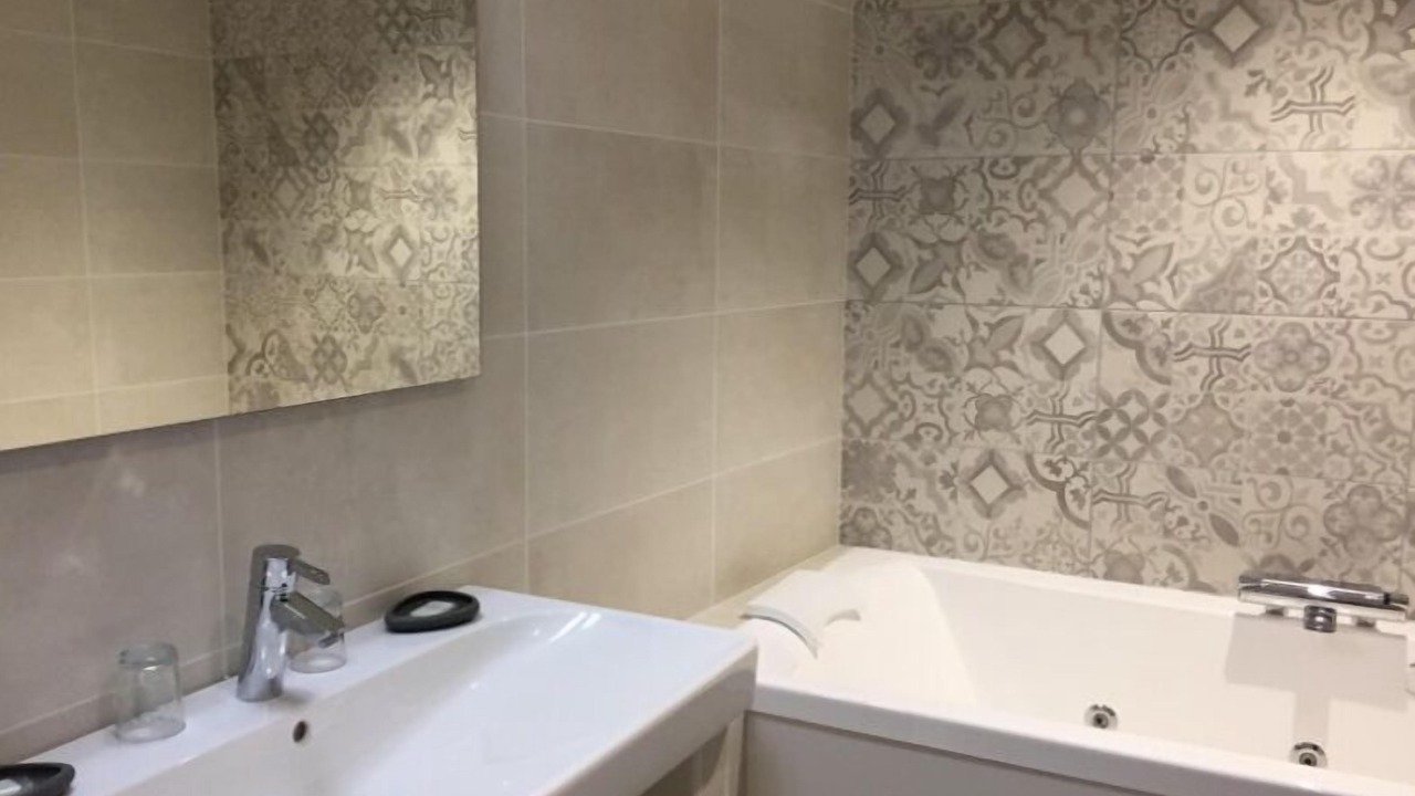 Photo of Bathroom in Courset