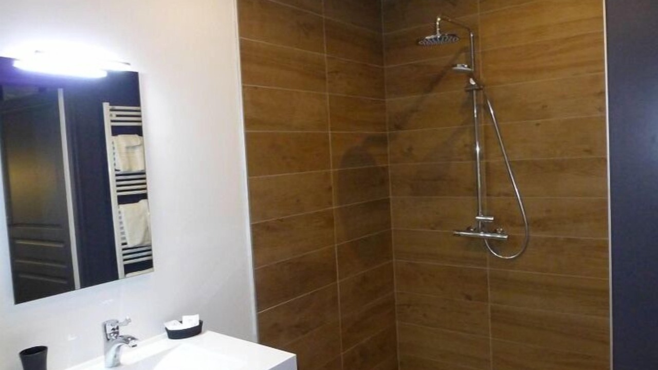 Photo of Bathroom in Courset