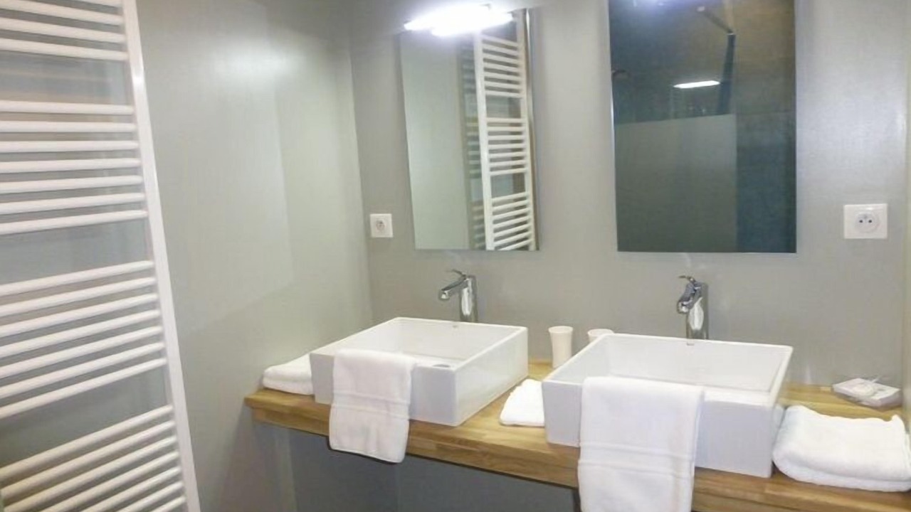 Photo of Bathroom in Courset