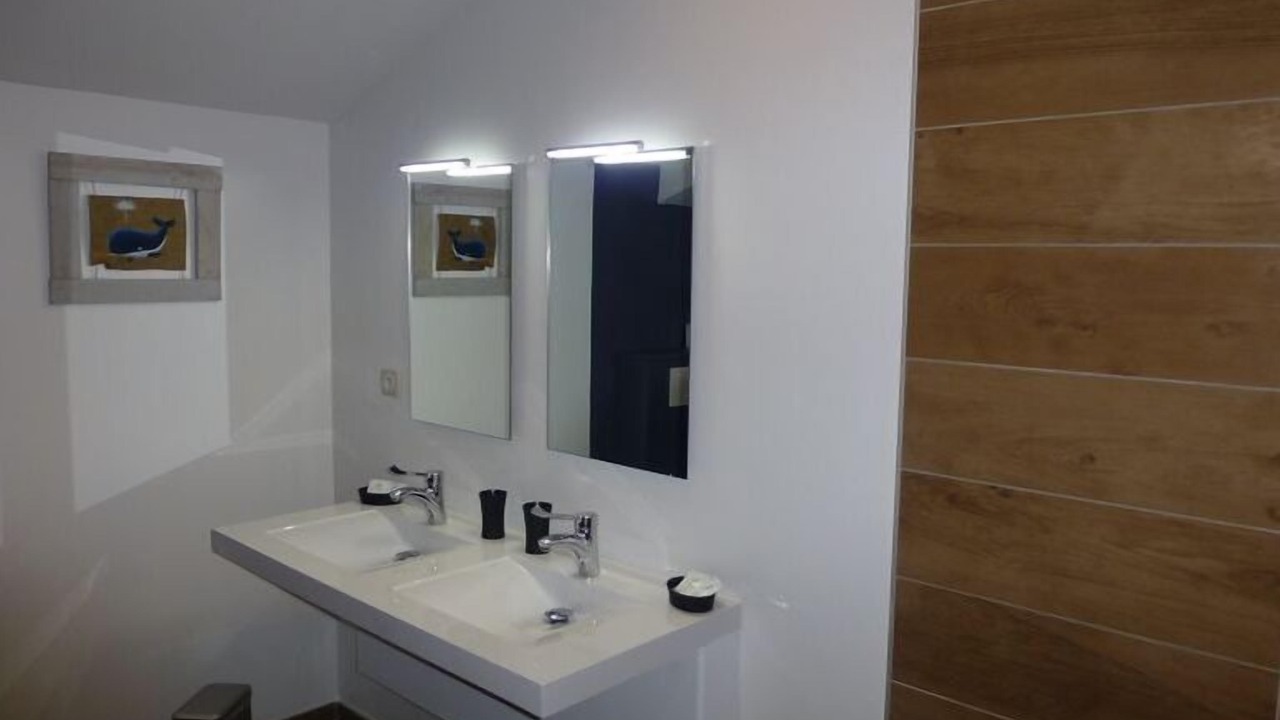 Photo of Bathroom in Courset