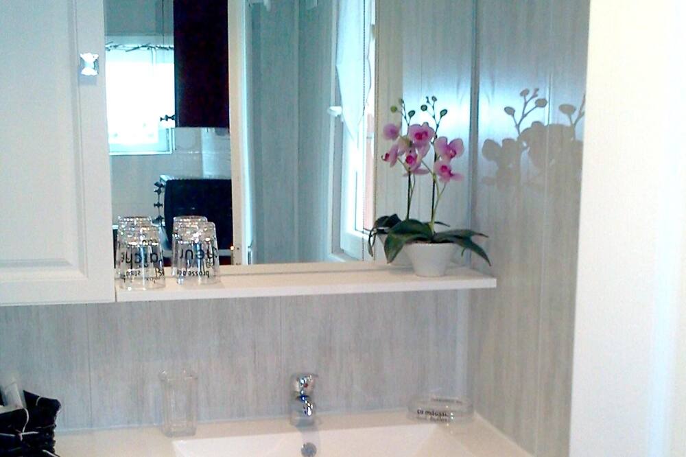 Photo of Bathroom in Rodes