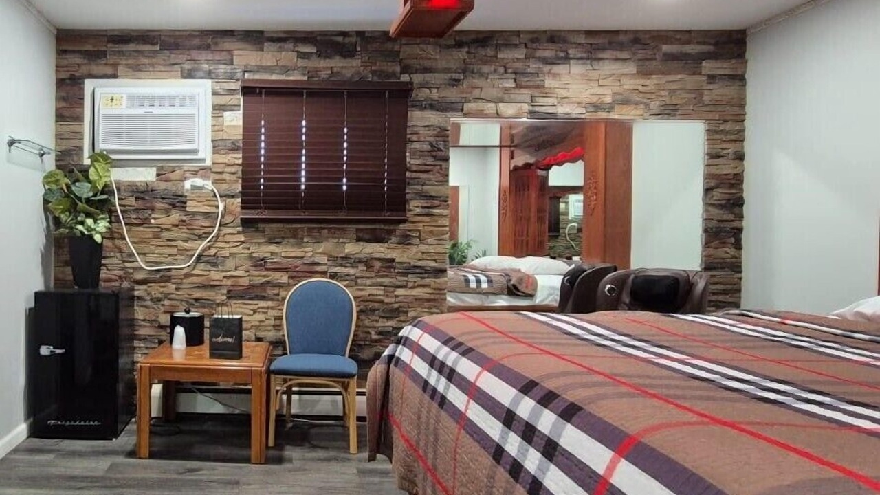 Photo of Bedroom in Des Plaines
