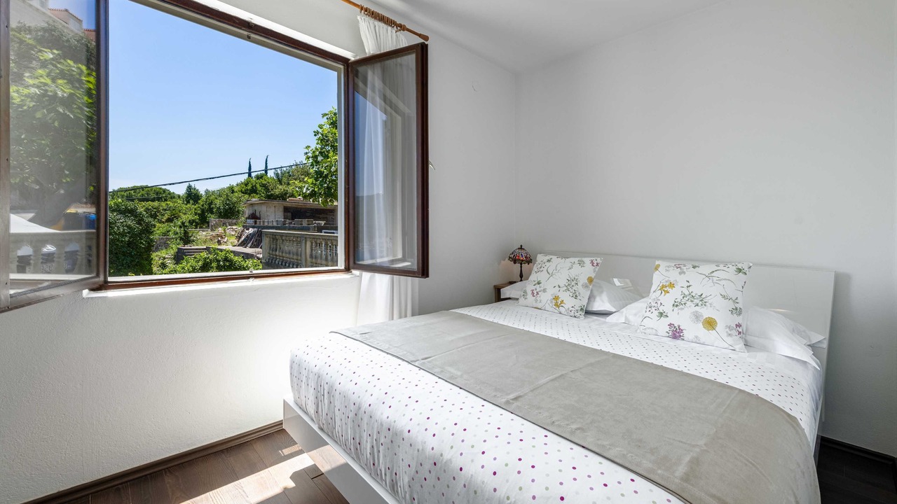 Photo of Bedroom in Molunat