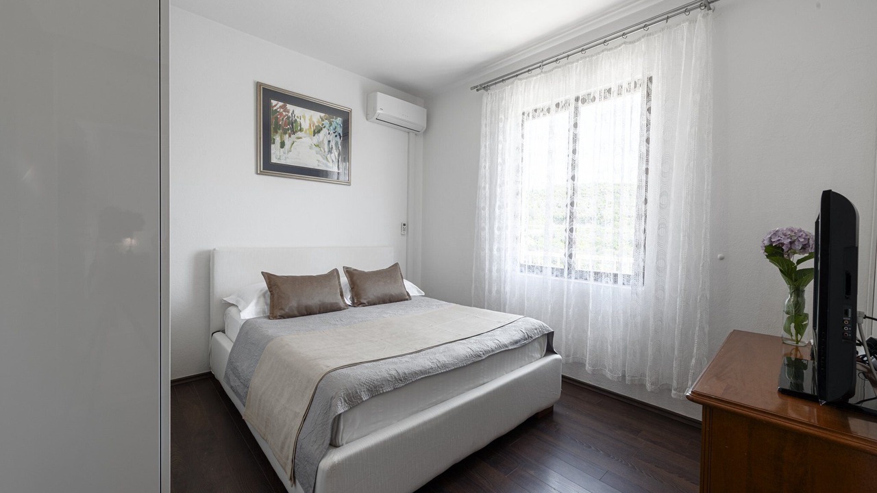 Photo of Bedroom in Molunat