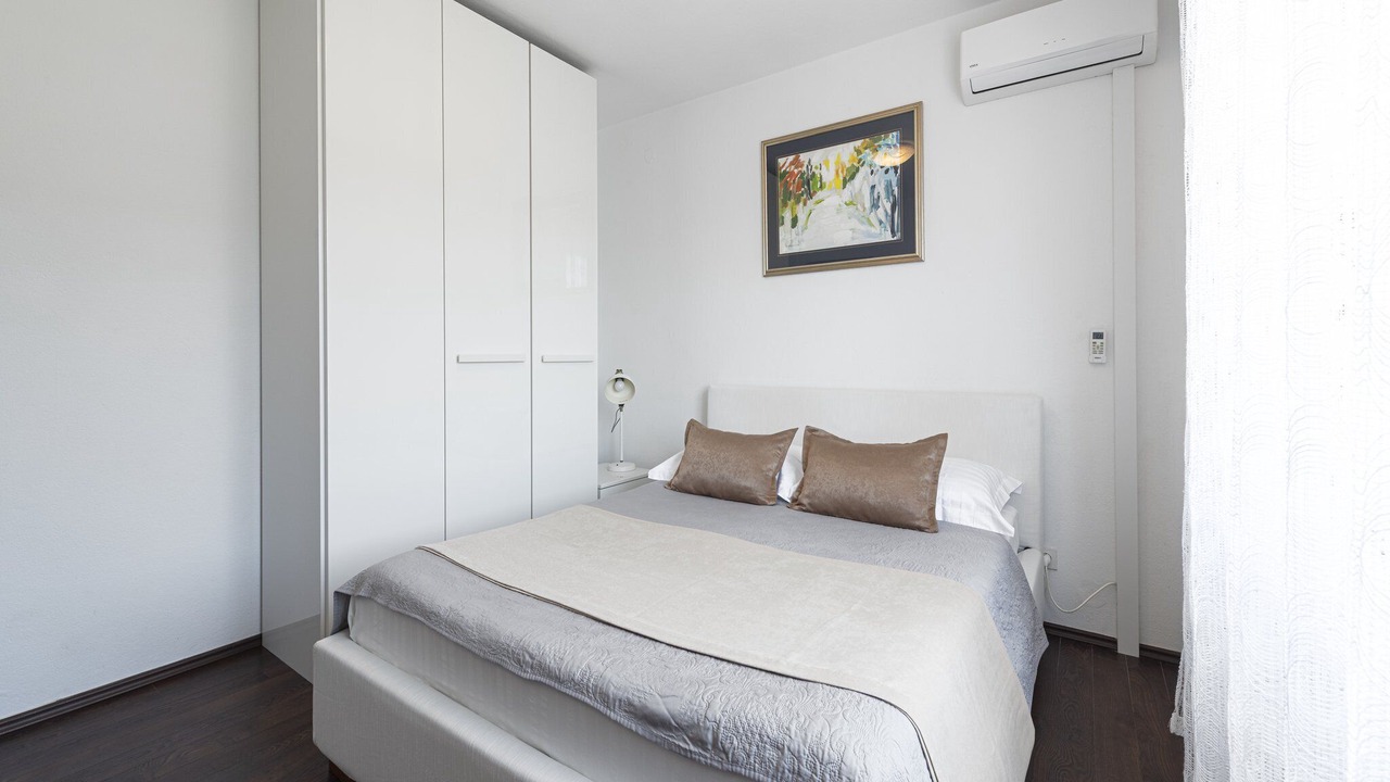 Photo of Bedroom in Molunat
