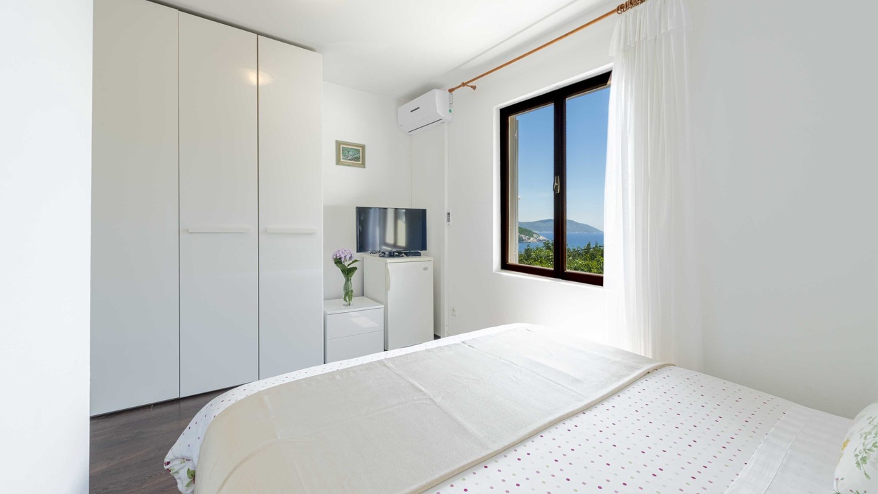 Photo of Bedroom in Molunat