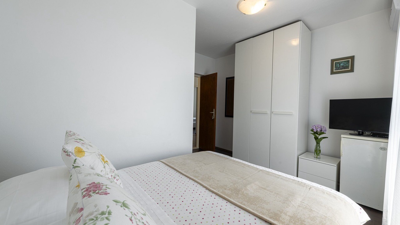 Photo of Bedroom in Molunat