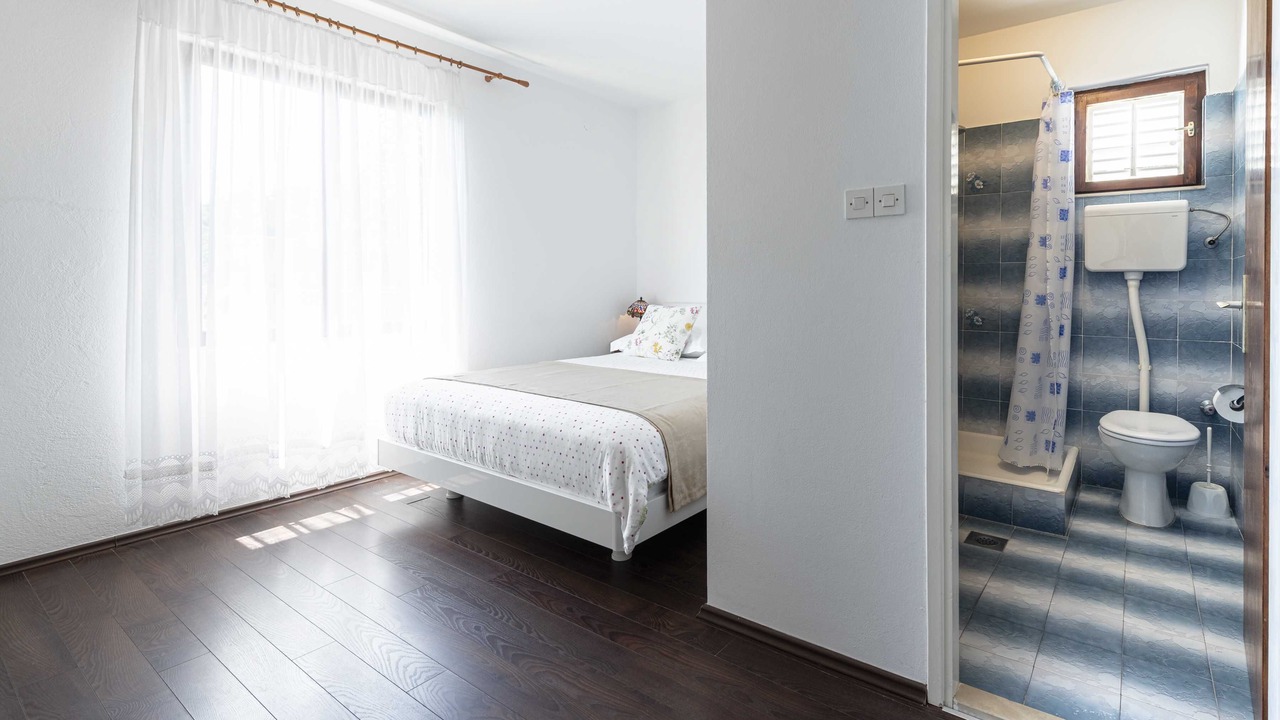 Photo of Bedroom in Molunat