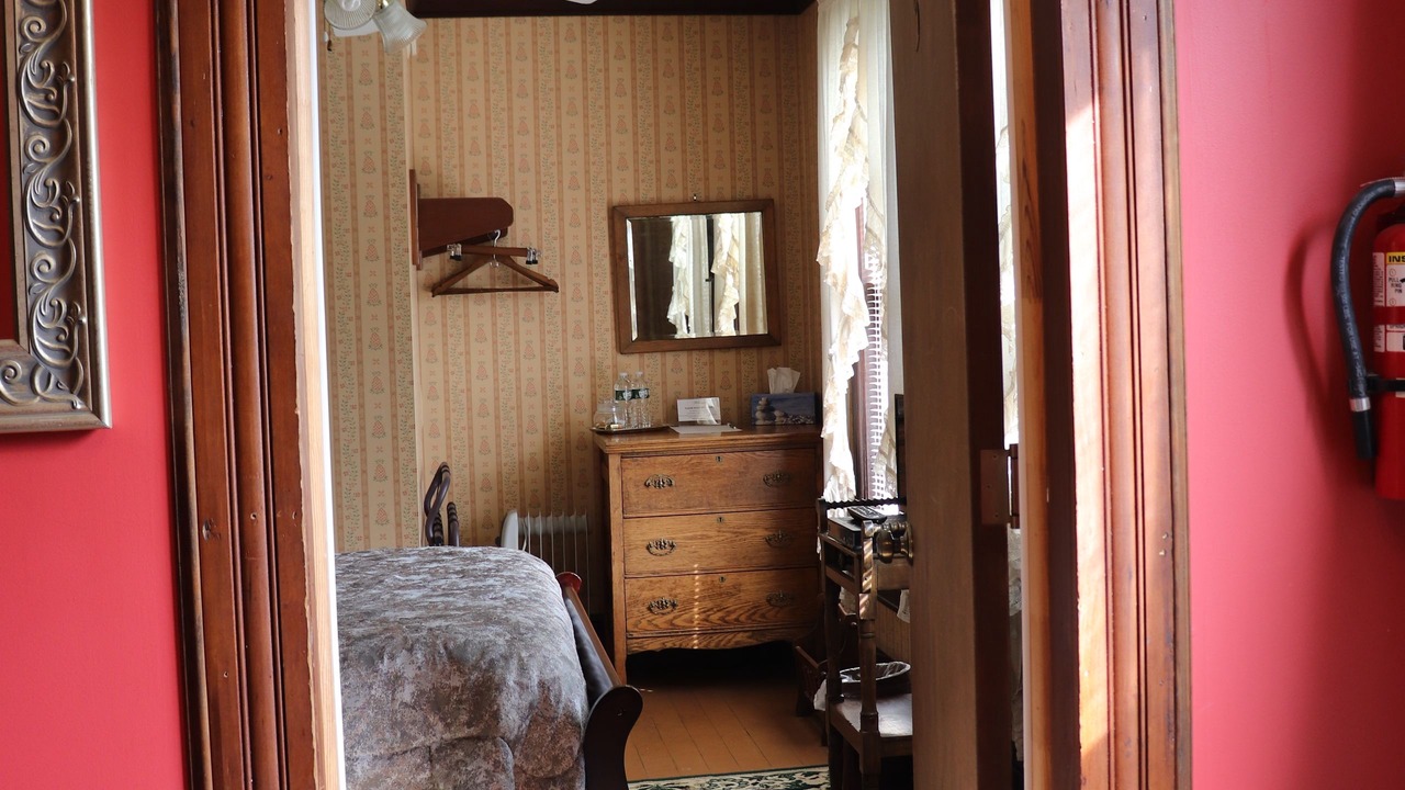 Photo of Bedroom in Roscoe