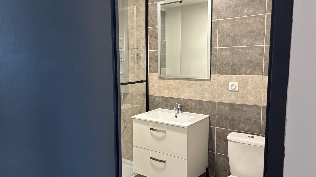 Photo of Bathroom in Vogue