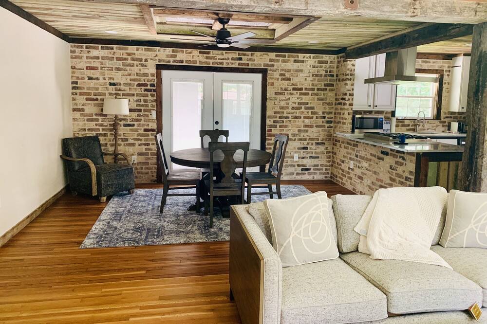 Photo of Bedroom in Hattiesburg