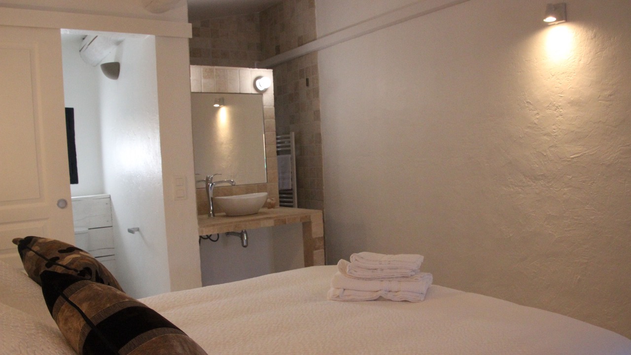 Photo of Others in Murs