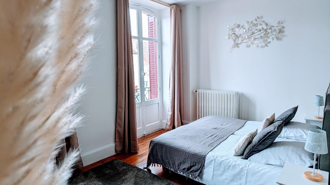 Photo of Bedroom in Bourbon-Lancy