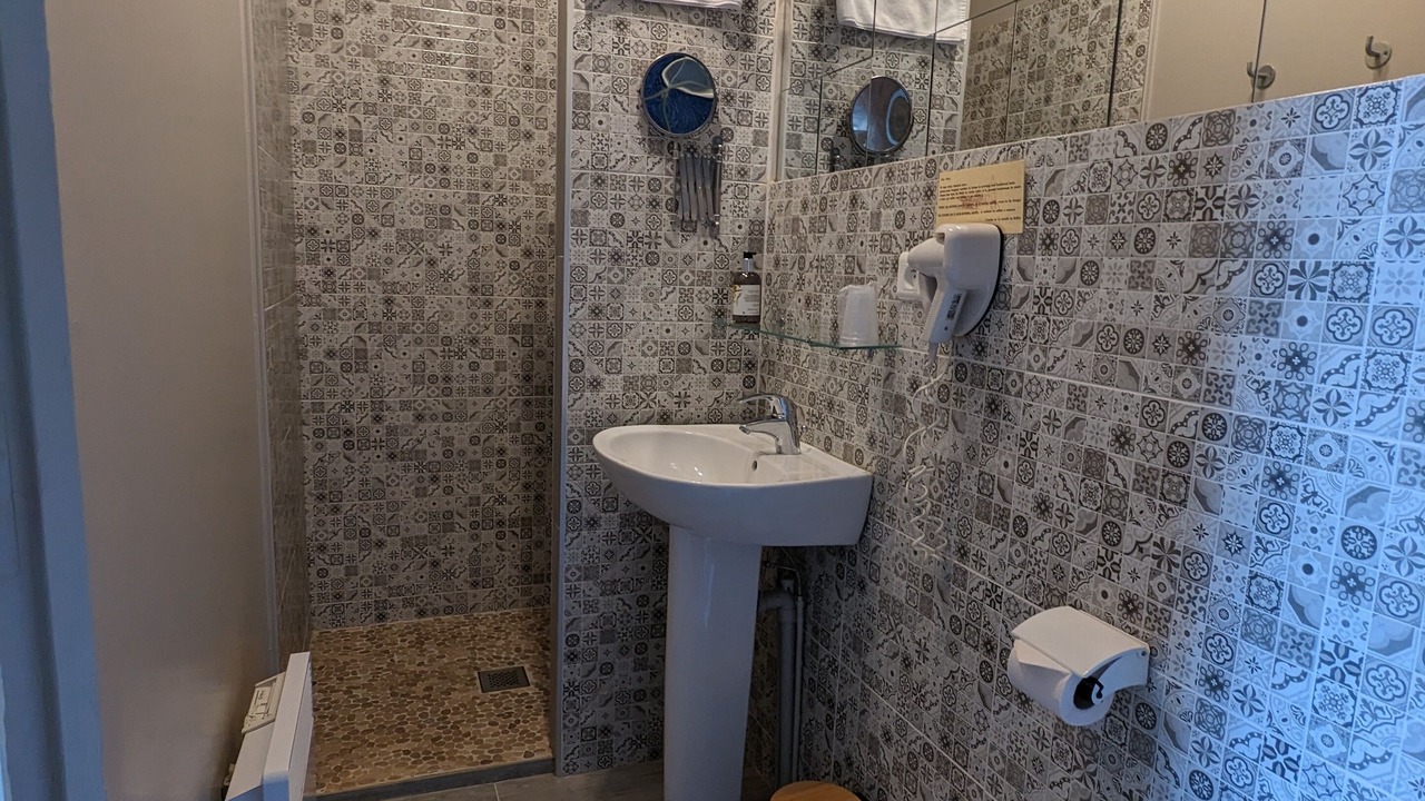 Photo of Bathroom in Bourbon-Lancy
