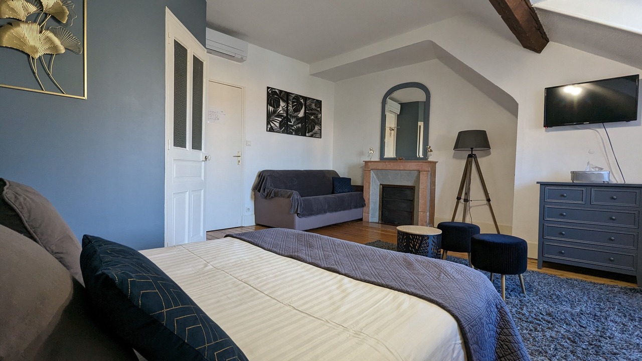 Photo of Bedroom in Bourbon-Lancy