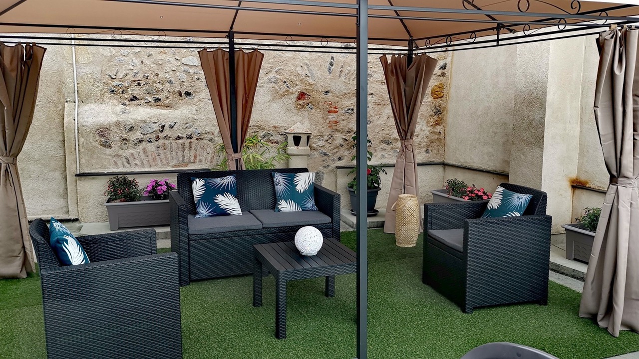Photo of Patio Balcony in Bourbon-Lancy