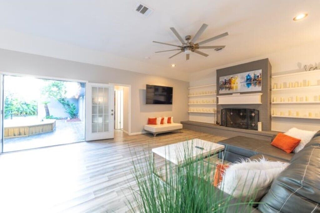 Photo of Livingroom in Cloverleaf