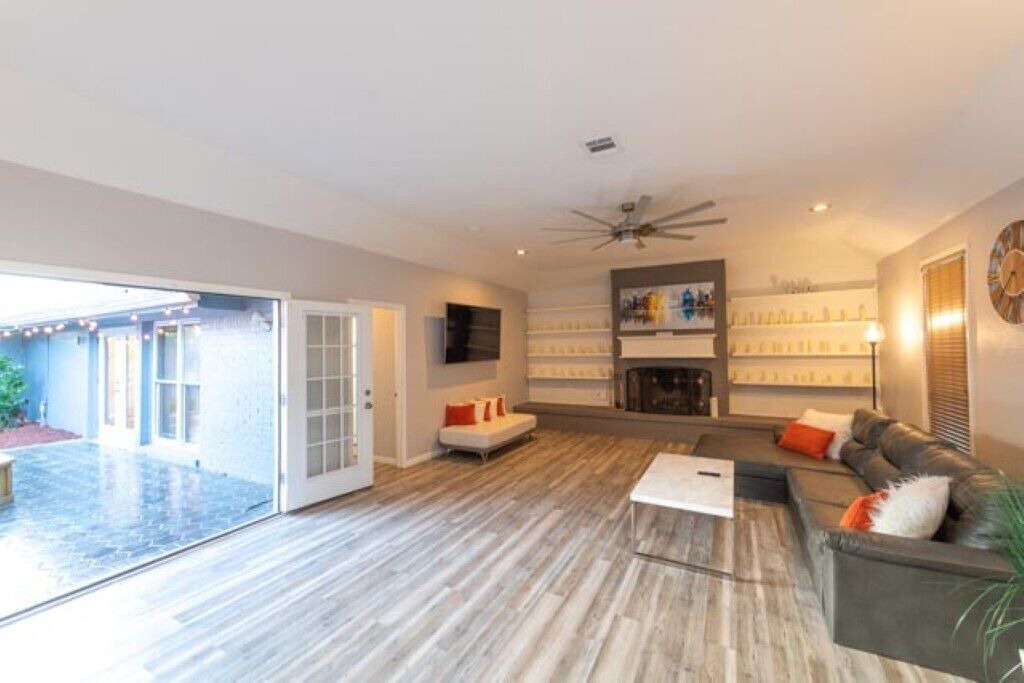 Photo of Livingroom in Cloverleaf