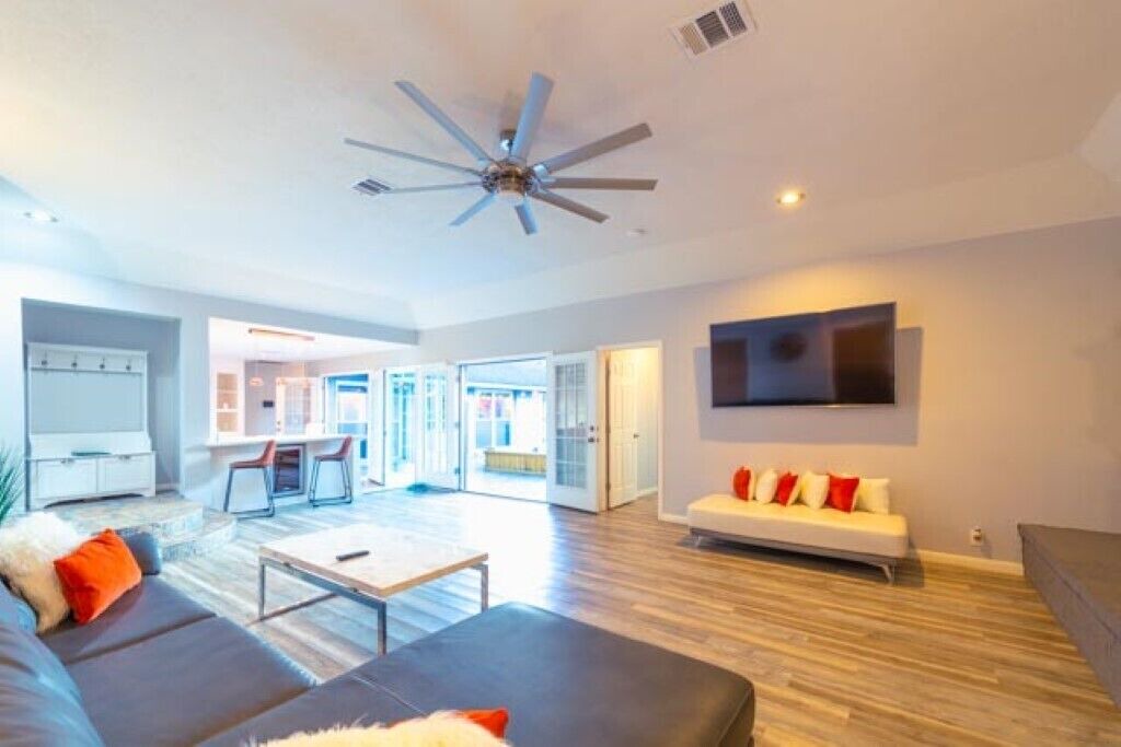 Photo of Livingroom in Cloverleaf