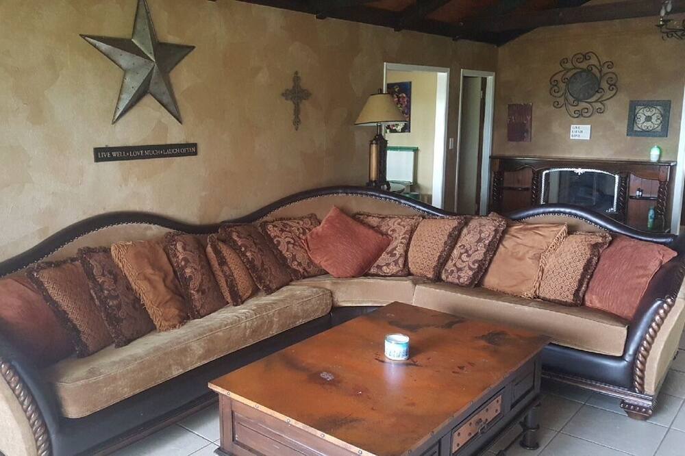 Photo of Livingroom in Dripping Springs