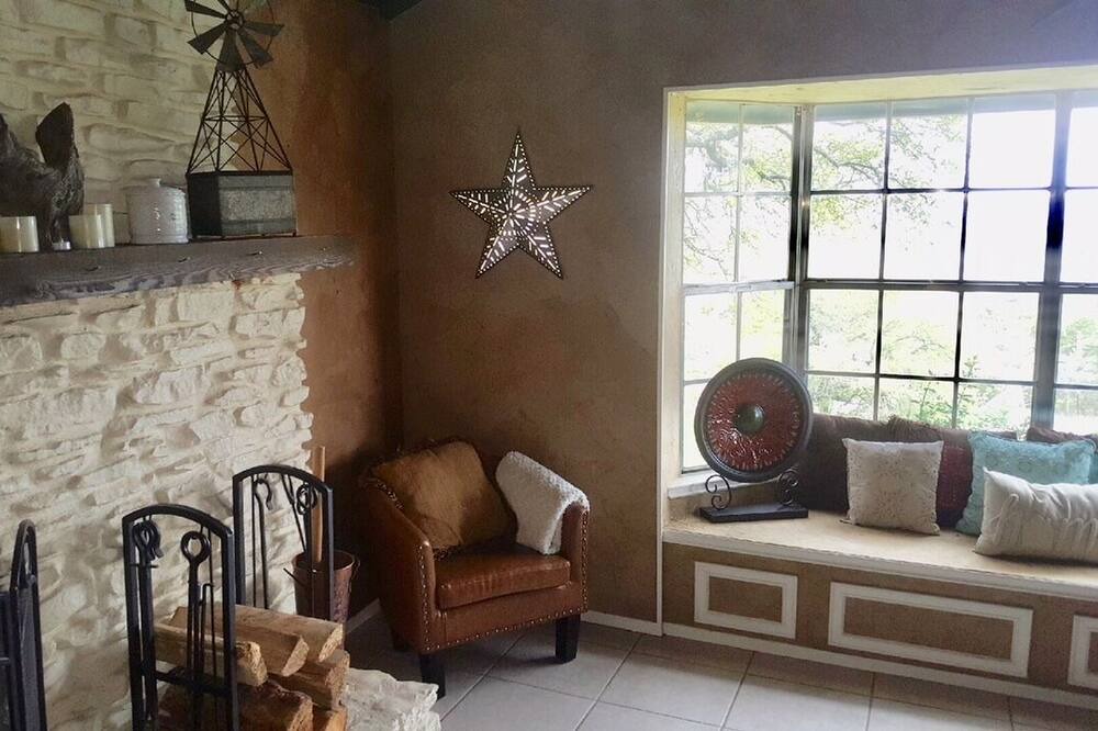 Photo of Livingroom in Dripping Springs