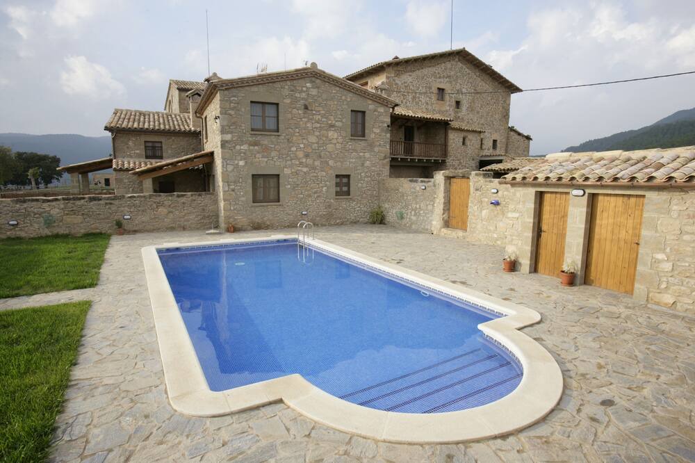 Photo of Outdoor in Naves
