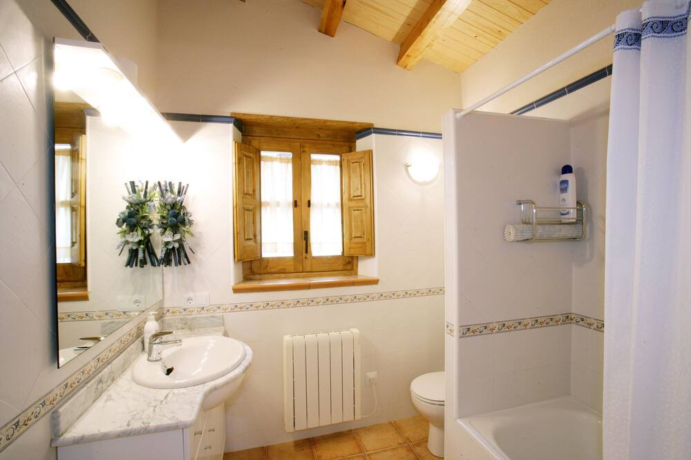 Photo of Bathroom in Naves