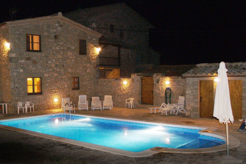 Photo of Outdoor in Naves