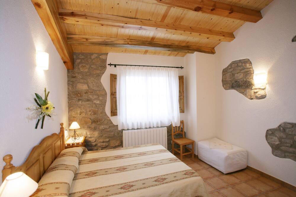 Photo of Bedroom in Naves