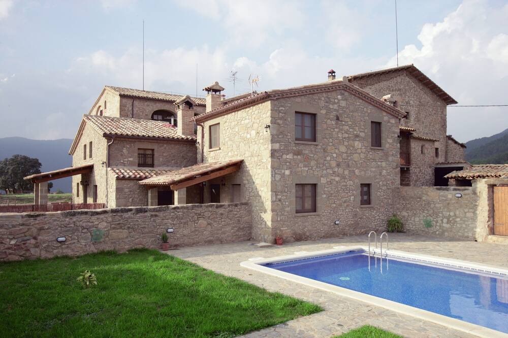 Photo of Outdoor in Naves