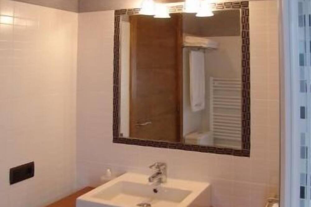 Photo of Bathroom in Montfalco Murallat
