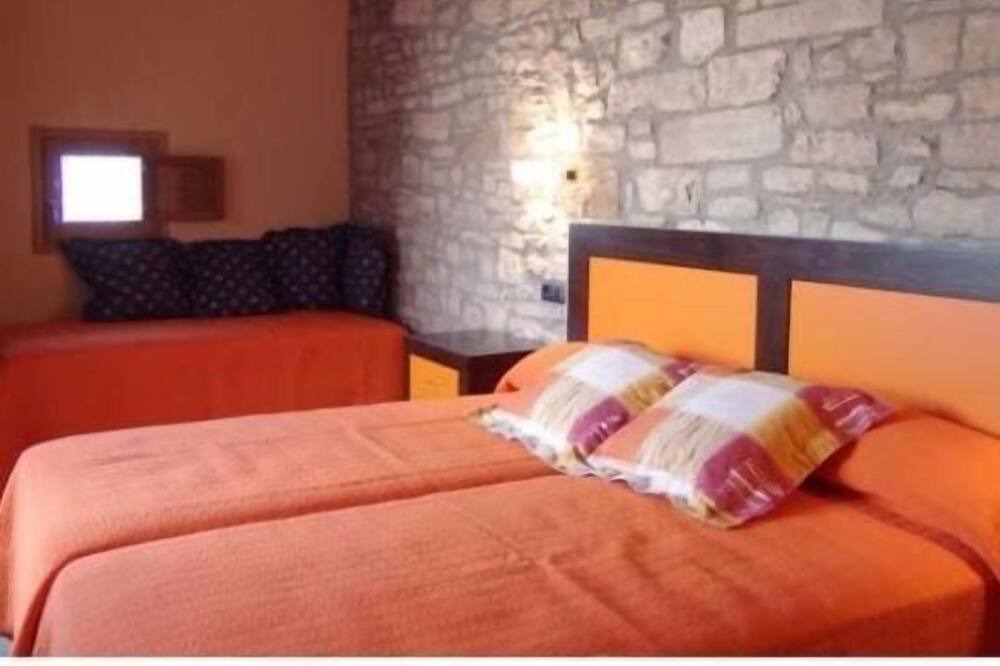 Photo of Bedroom in Montfalco Murallat