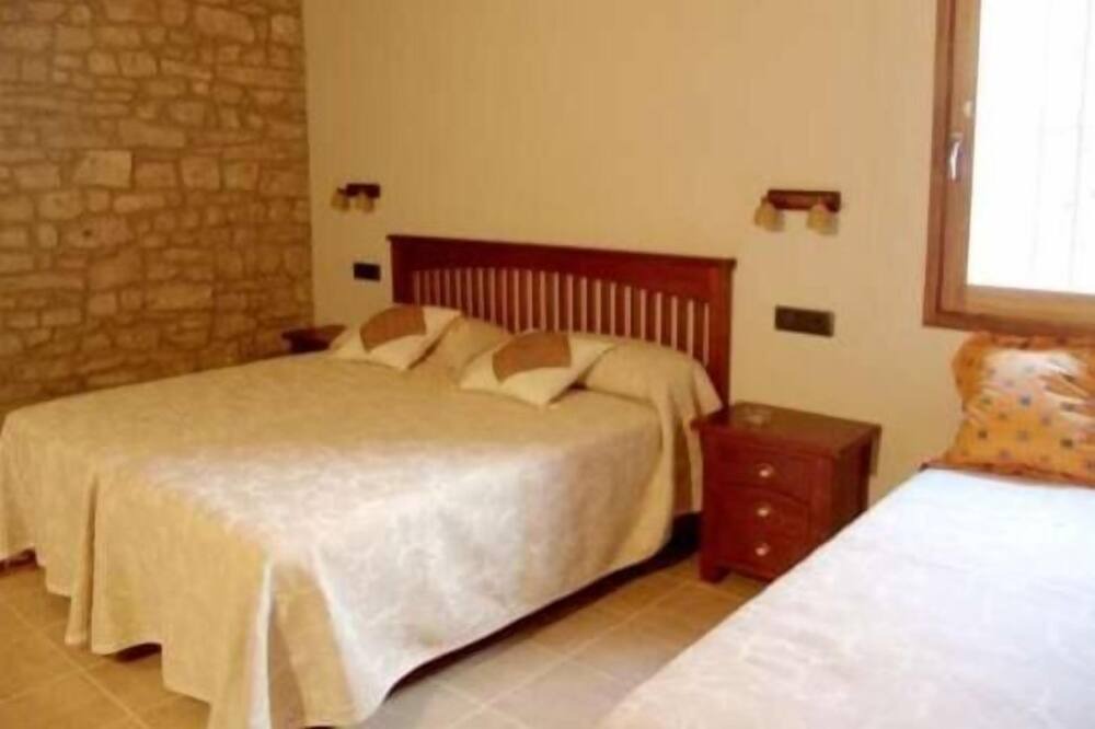 Photo of Bedroom in Montfalco Murallat
