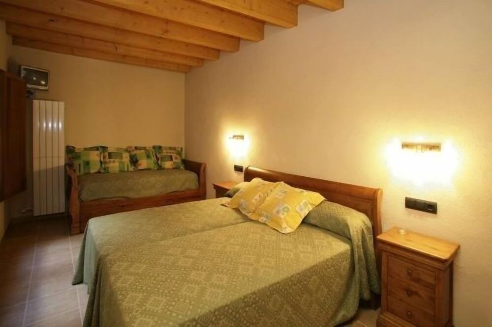 Photo of Bedroom in Montfalco Murallat