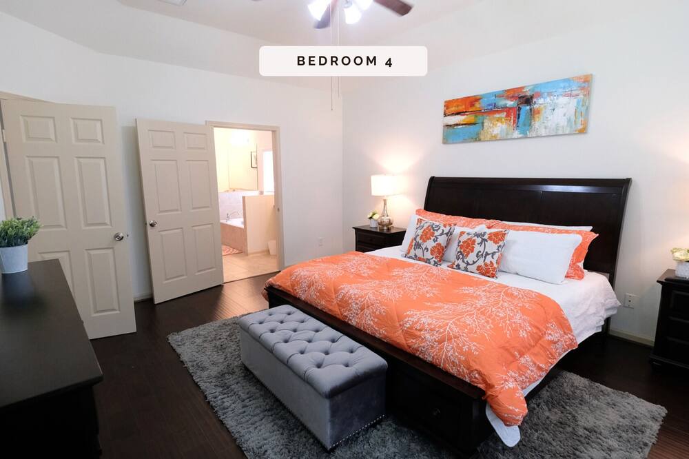 Photo of Bedroom in Clodine