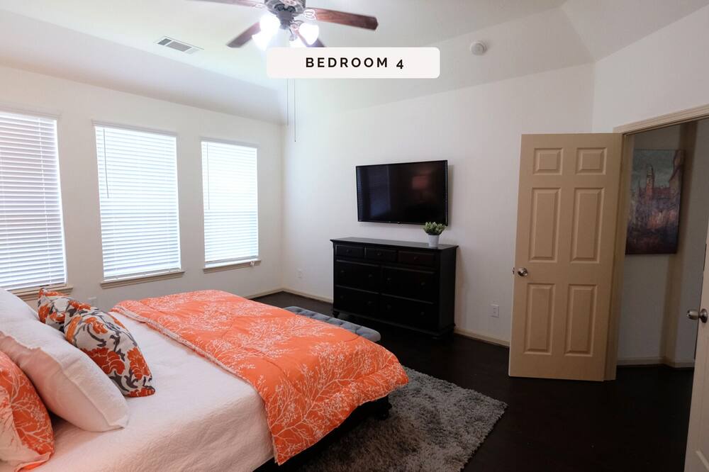 Photo of Bedroom in Clodine